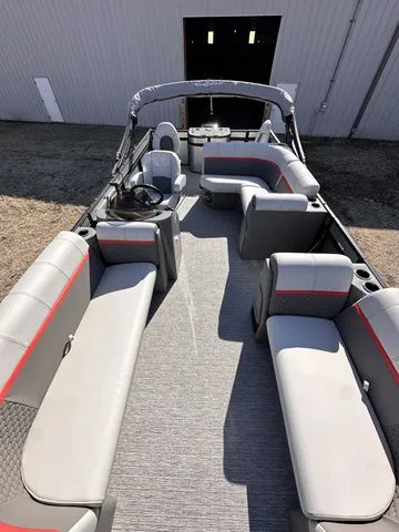 Slide: The Image of Qwest E820 XRE Cruise LT 2023 - 4
