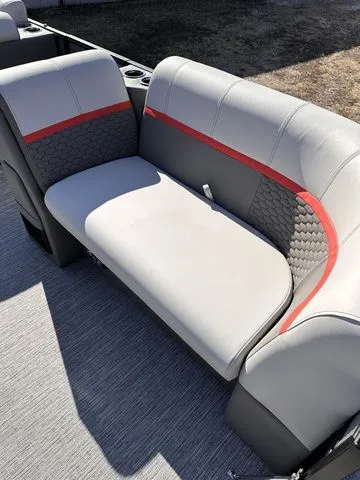 Slide: The Image of Qwest E820 XRE Cruise LT 2023 - 5