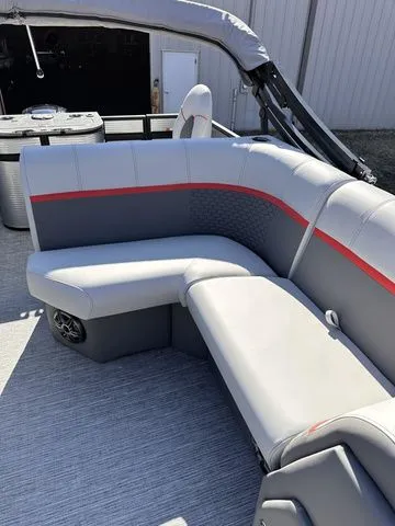 Slide: The Image of Qwest E820 XRE Cruise LT 2023 - 7