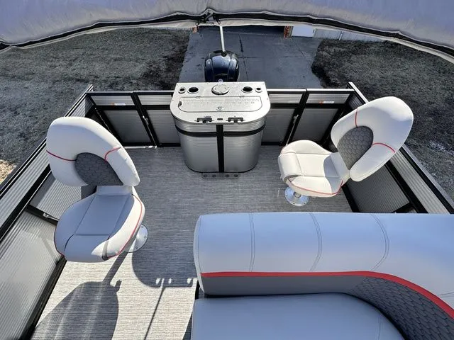 Slide: The Image of Qwest E820 XRE Cruise LT 2023 - 8