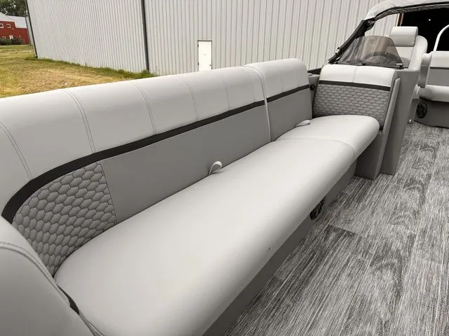 Slide: The Image of Qwest E822 Lanai LTZ 2024 - 5