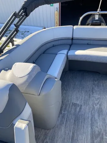 Slide: The Image of Avalon Catalina Elite Oasis 23TT 2023 - 9