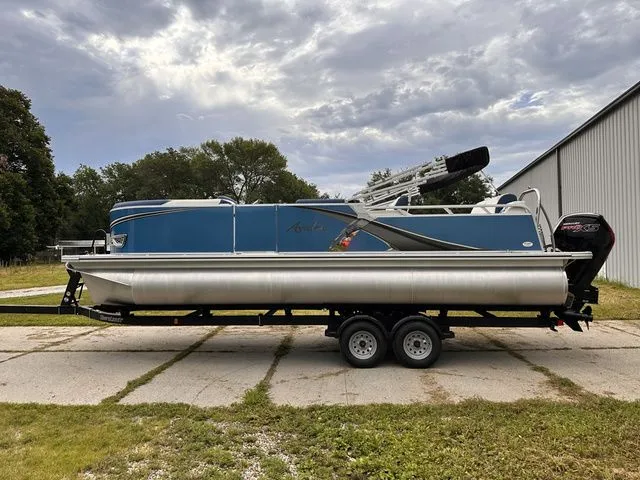 The Image of Avalon LSV Versatile Rear Lounger 2023 - 1