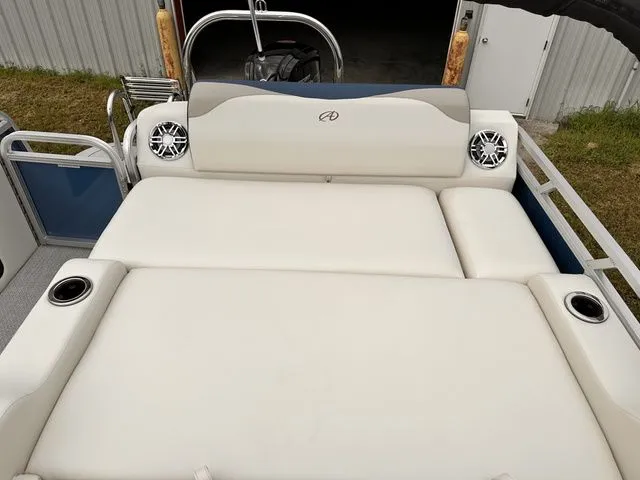 Slide: The Image of Avalon LSV Versatile Rear Lounger 2023 - 10