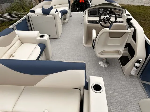 Slide: The Image of Avalon LSV Versatile Rear Lounger 2023 - 11