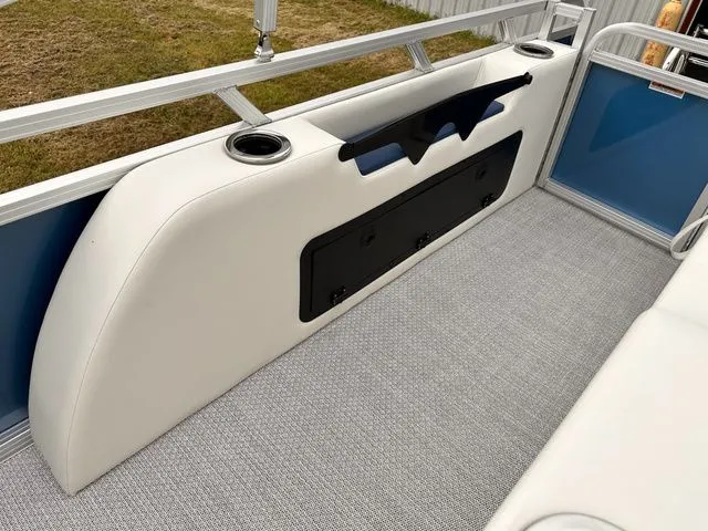 Slide: The Image of Avalon LSV Versatile Rear Lounger 2023 - 12