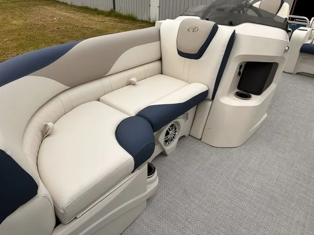 Slide: The Image of Avalon LSV Versatile Rear Lounger 2023 - 5
