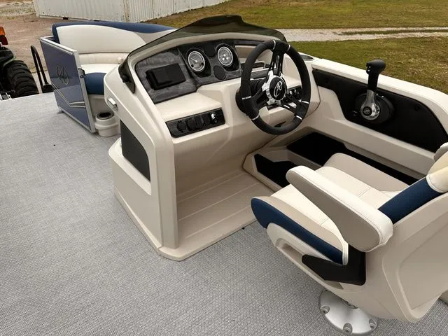 Slide: The Image of Avalon LSV Versatile Rear Lounger 2023 - 8