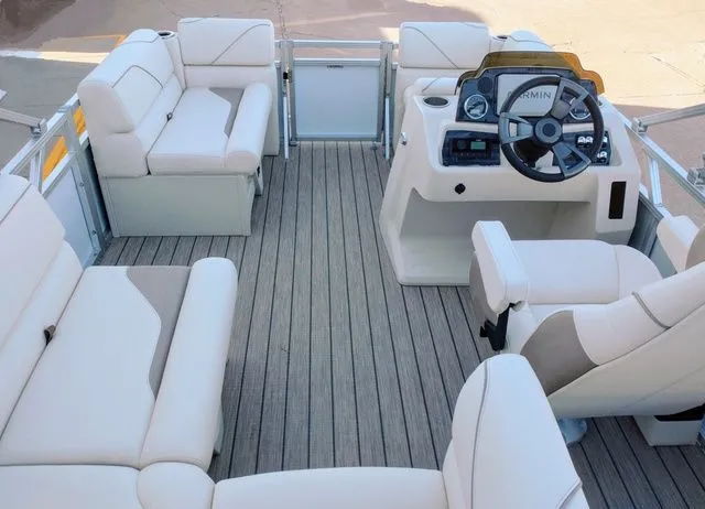 Slide: The Image of Avalon 1575 VENTURE CRUISE 2025 - 10