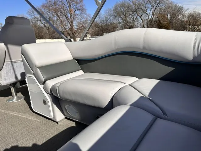 Slide: The Image of PlayCraft Infinity 2400 Tritoon 2023 - 12