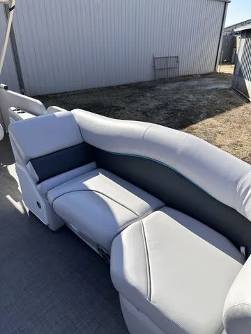 Slide: The Image of PlayCraft Infinity 2400 Tritoon 2023 - 5
