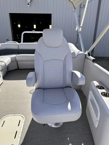 Slide: The Image of PlayCraft Infinity 2400 Tritoon 2023 - 6