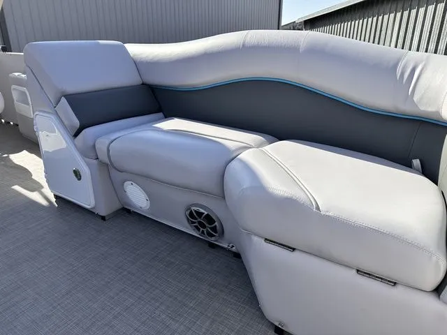 Slide: The Image of PlayCraft Infinity 2400 Tritoon 2023 - 9