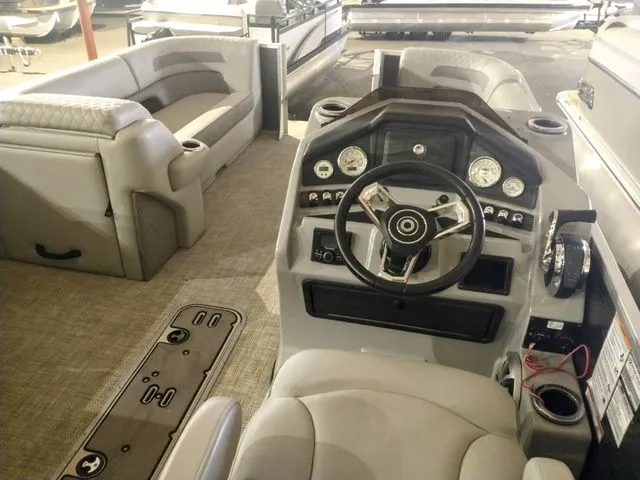 Slide: The Image of Lund ZX230 Fish & Cruise 2019 - 4