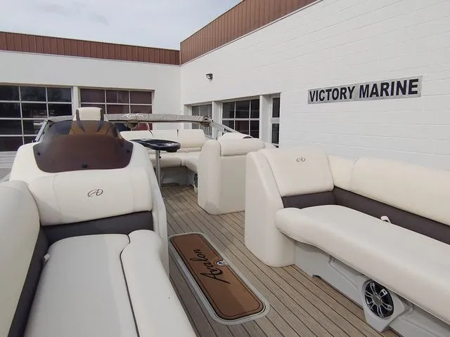 Slide: The Image of Avalon Catalina Versatile Rear Bench 2023 - 11