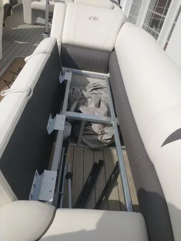 Slide: The Image of Avalon Catalina Versatile Rear Bench 2023 - 12