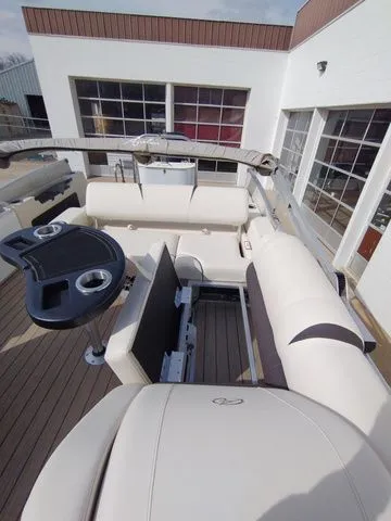 Slide: The Image of Avalon Catalina Versatile Rear Bench 2023 - 16