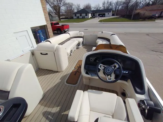 Slide: The Image of Avalon Catalina Versatile Rear Bench 2023 - 18