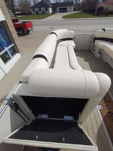Slide: The Image of Avalon Catalina Versatile Rear Bench 2023 - 19