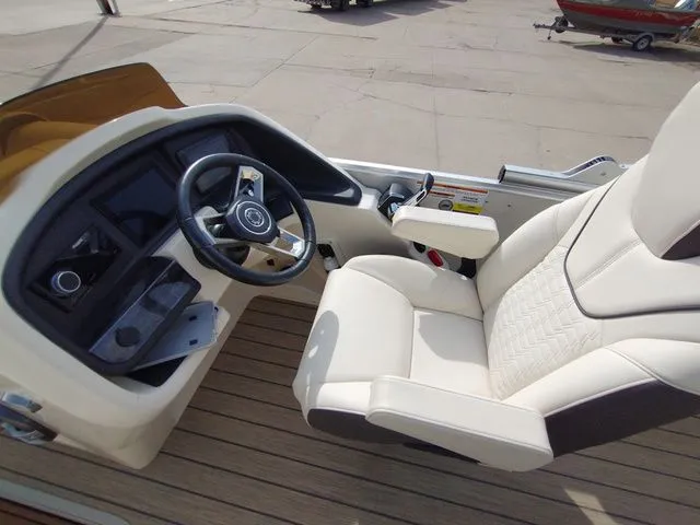 Slide: The Image of Avalon Catalina Versatile Rear Bench 2023 - 20