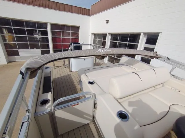 Slide: The Image of Avalon Catalina Versatile Rear Bench 2023 - 21