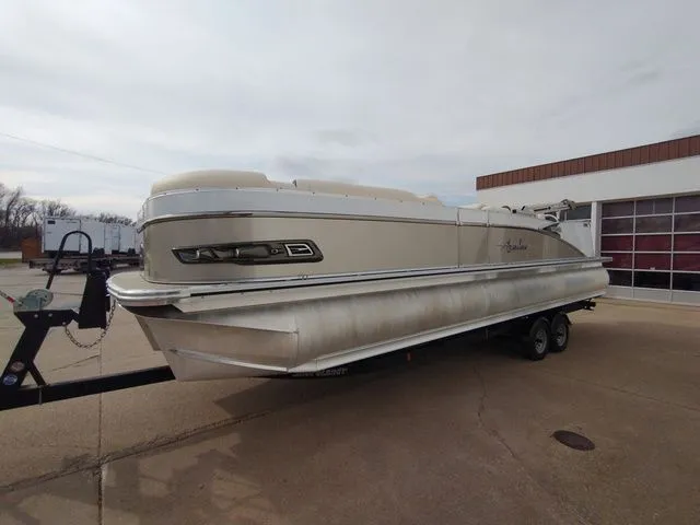 Slide: The Image of Avalon Catalina Versatile Rear Bench 2023 - 4