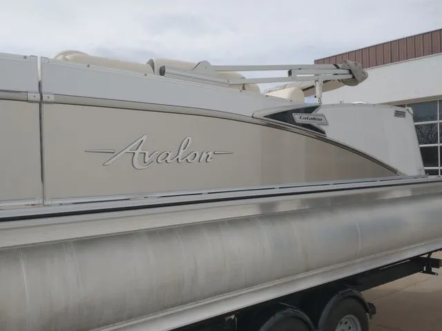 Slide: The Image of Avalon Catalina Versatile Rear Bench 2023 - 5