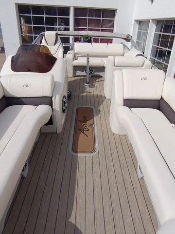 Slide: The Image of Avalon Catalina Versatile Rear Bench 2023 - 8