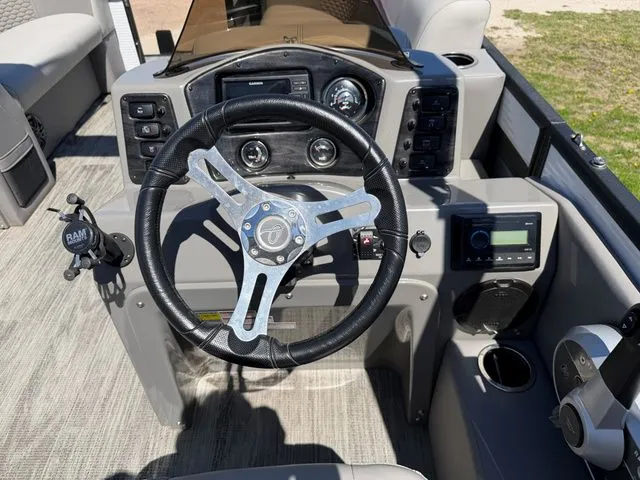 Slide: The Image of Apex Marine Edge 820 XRE Cruise 2022 - 10