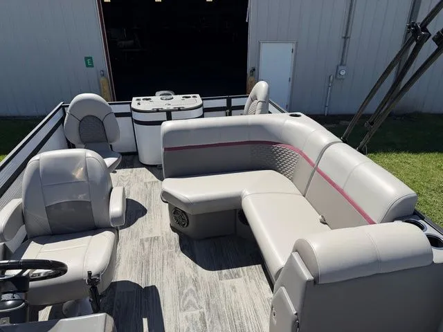 Slide: The Image of Apex Marine Edge 820 XRE Cruise 2022 - 8