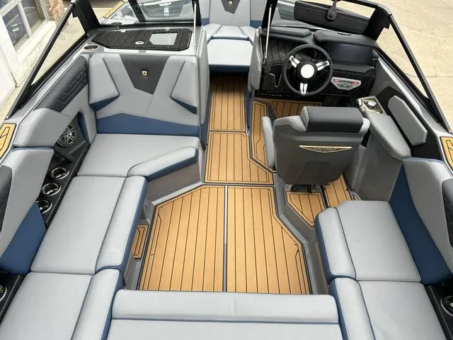 Slide: The Image of Nautique Super Air Nautique S21 2024 - 10