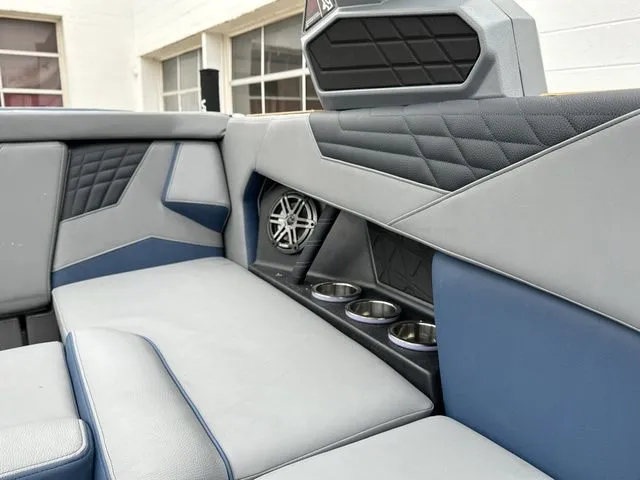 Slide: The Image of Nautique Super Air Nautique S21 2024 - 16