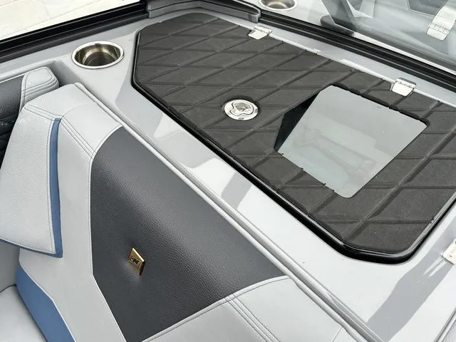Slide: The Image of Nautique Super Air Nautique S21 2024 - 23