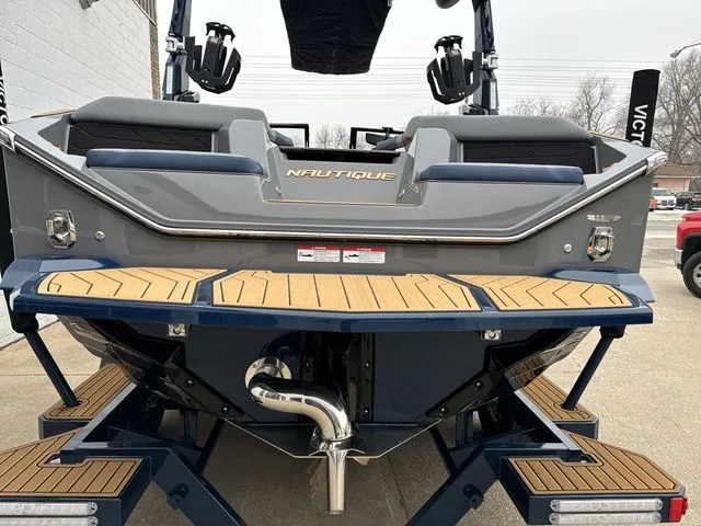 Slide: The Image of Nautique Super Air Nautique S21 2024 - 5