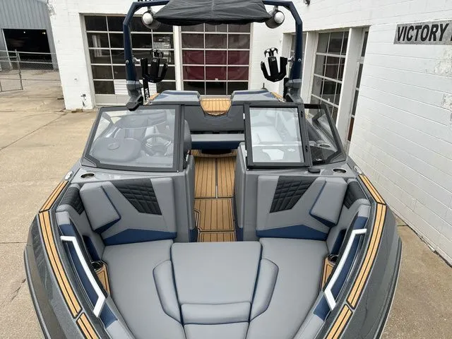 Slide: The Image of Nautique Super Air Nautique S21 2024 - 8