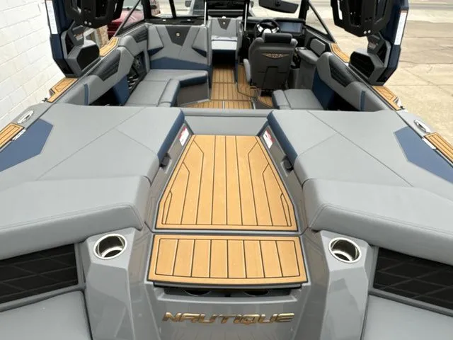Slide: The Image of Nautique Super Air Nautique S21 2024 - 9
