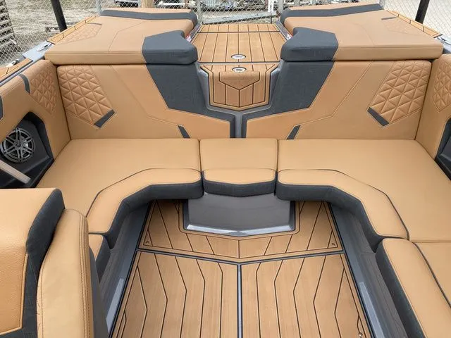 Slide: The Image of Nautique GS 20 2024 - 10