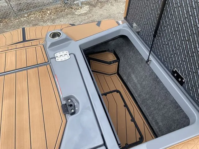Slide: The Image of Nautique GS 20 2024 - 15