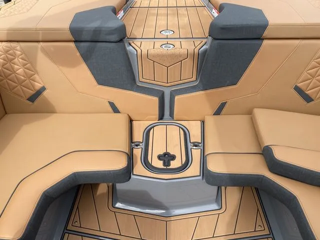 Slide: The Image of Nautique GS 20 2024 - 16