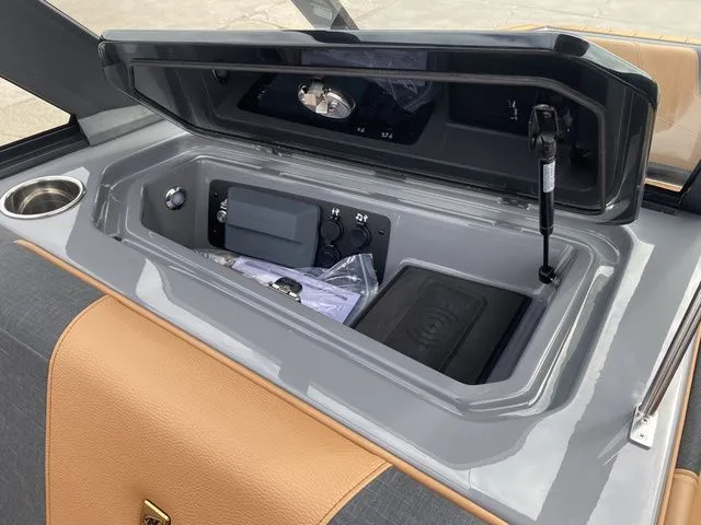 Slide: The Image of Nautique GS 20 2024 - 17