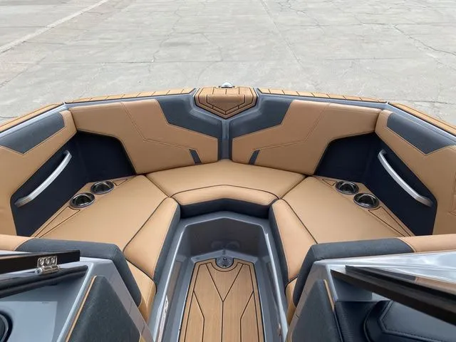 Slide: The Image of Nautique GS 20 2024 - 7