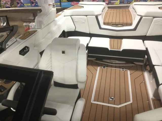 Slide: The Image of Nautique Super Air G21 2025 - 5