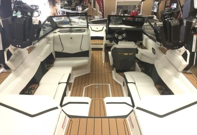 Slide: The Image of Nautique Super Air G21 2025 - 7