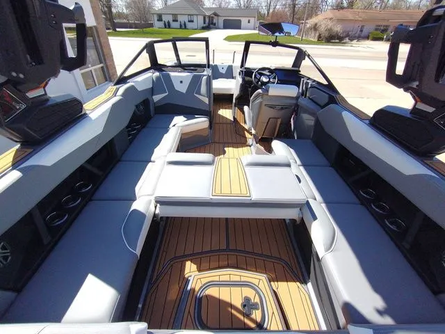 Slide: The Image of Nautique SUPER AIR S23 2025 - 13