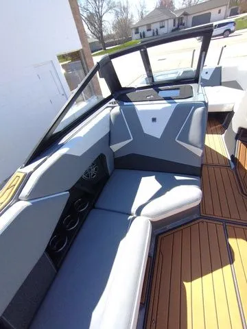 Slide: The Image of Nautique SUPER AIR S23 2025 - 14