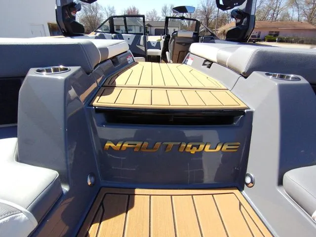 Slide: The Image of Nautique SUPER AIR S23 2025 - 17