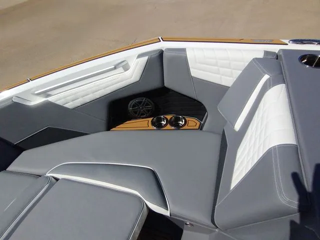 Slide: The Image of Nautique SUPER AIR S23 2025 - 19