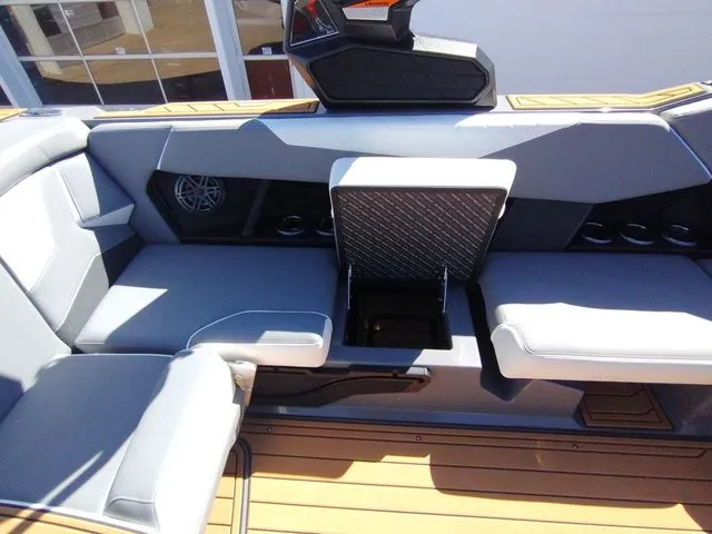 Slide: The Image of Nautique SUPER AIR S23 2025 - 21