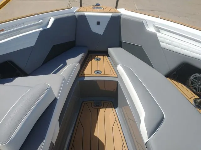 Slide: The Image of Nautique SUPER AIR S23 2025 - 23