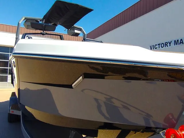 Slide: The Image of Nautique SUPER AIR S23 2025 - 6